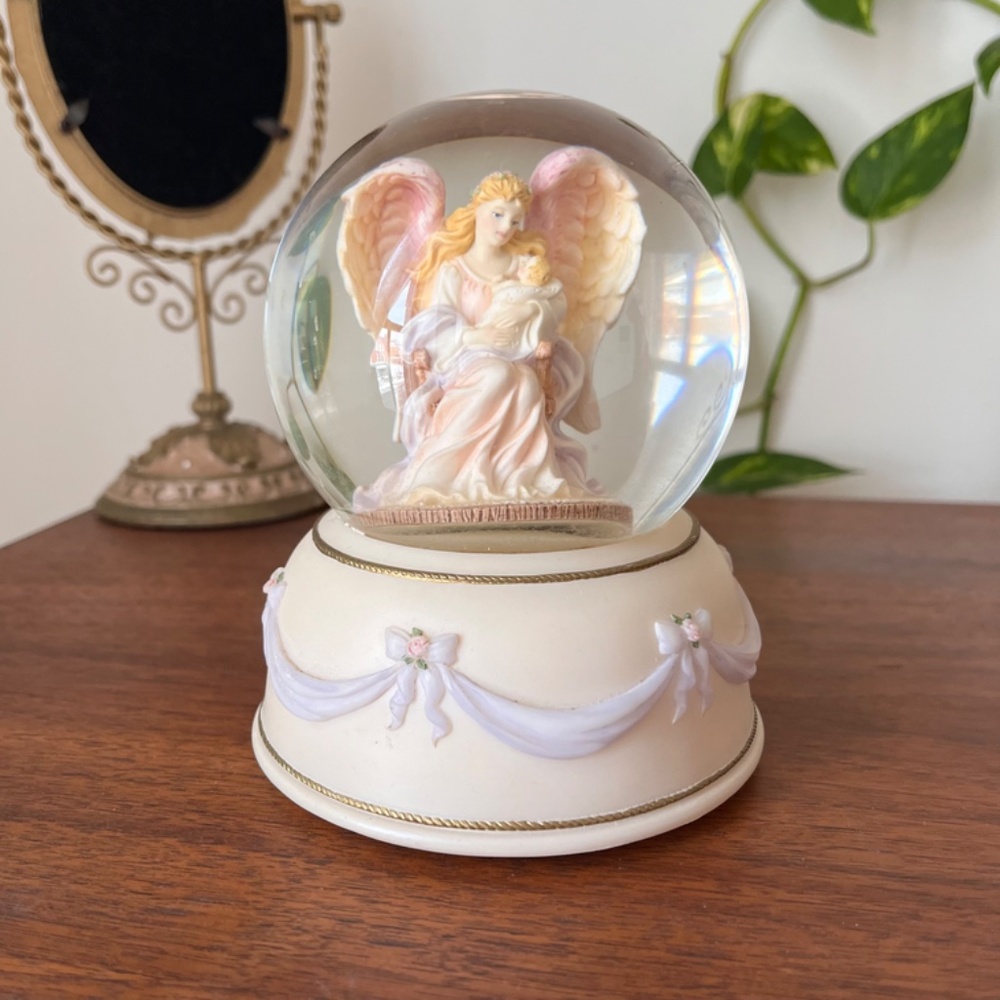 1999 Collector's Club Seraphim Classics Hannah 100mm Waterglobe #96698